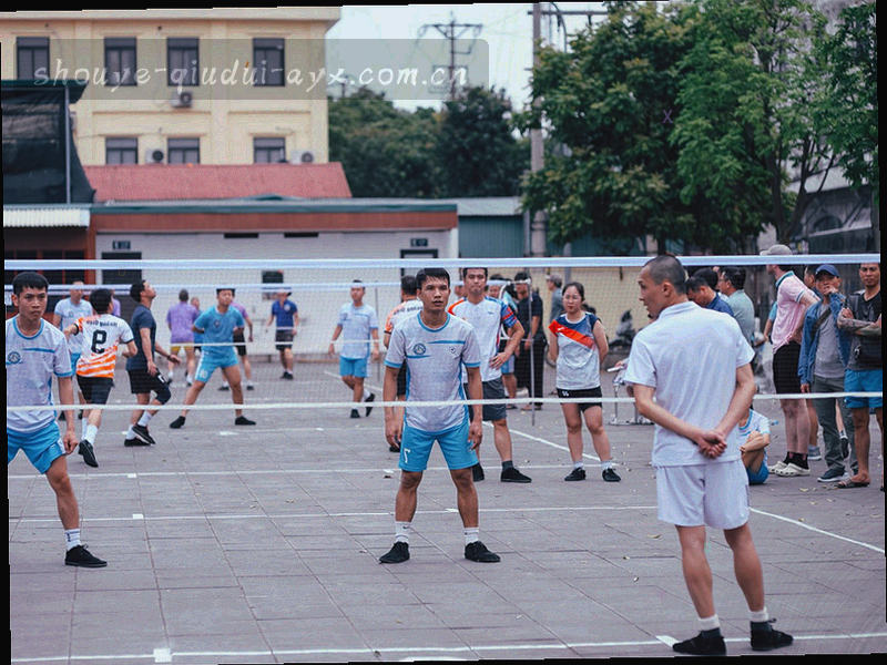 手机端注册界面局部，步骤进度条与确认按钮清晰可见